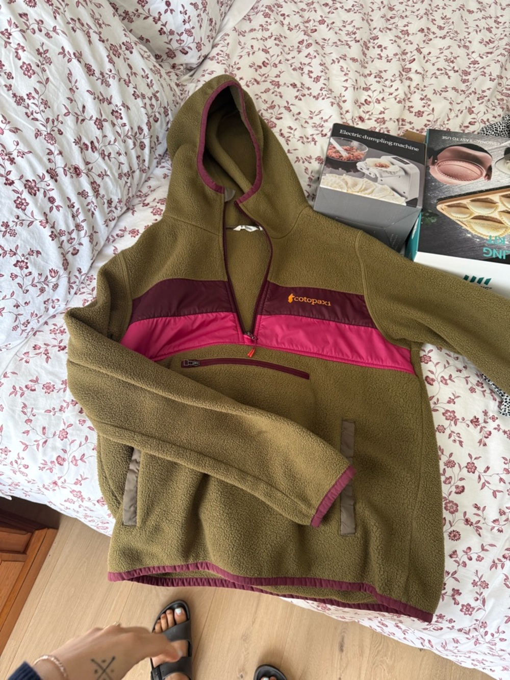 cotopaxi Olive Green Fleece Hoodie with Berry and Magenta Panels